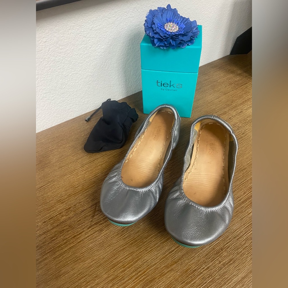 Tieks Silver Pewter Ballet Flats US 7  Metallic Gray  Grey Leather